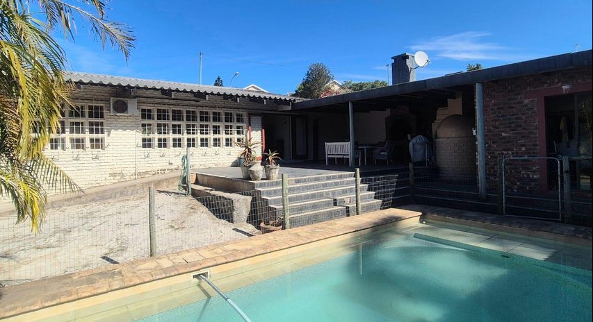 6 Bedroom Property for Sale in Amalinda North Eastern Cape